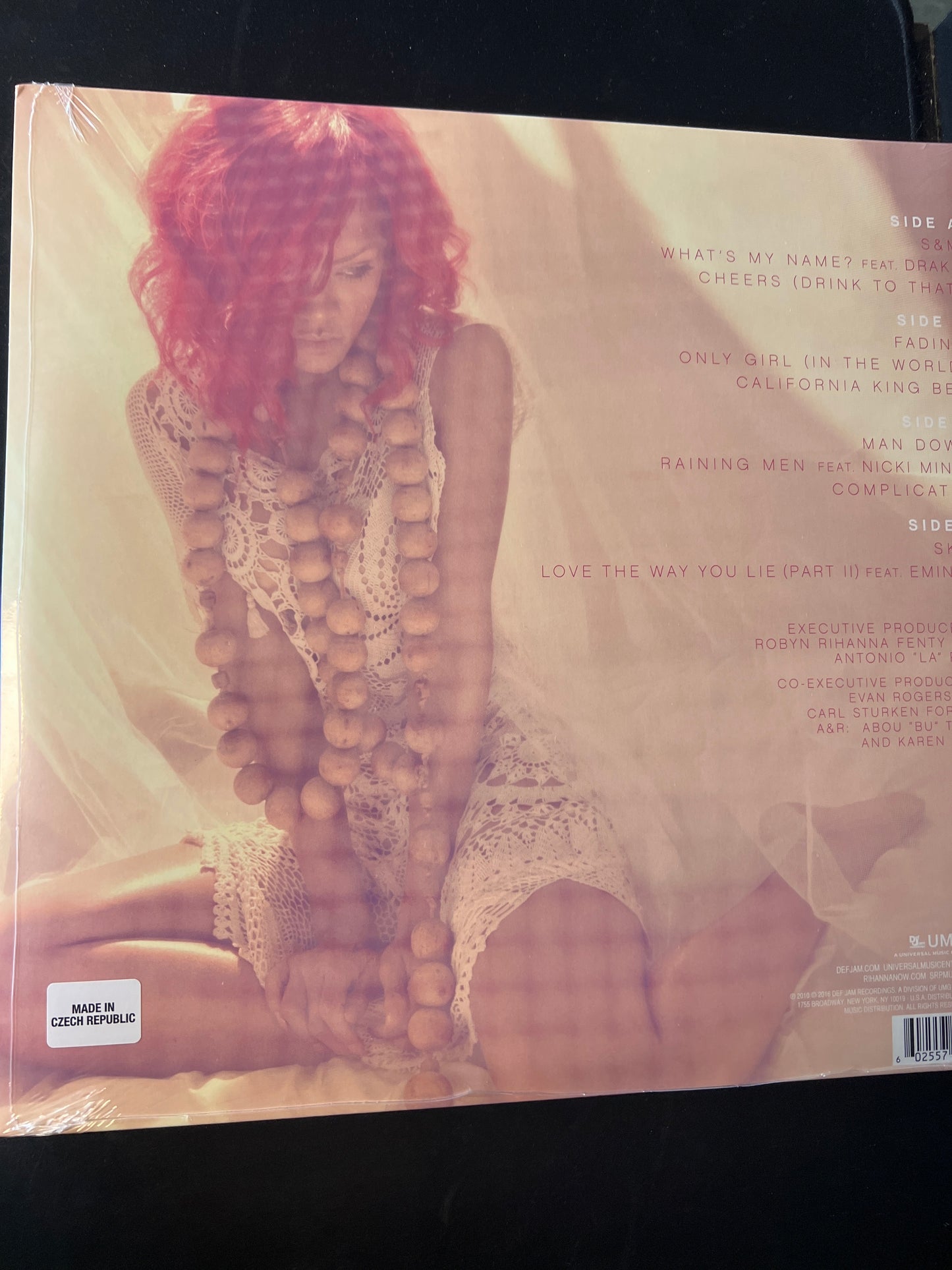 RIHANNA - loud