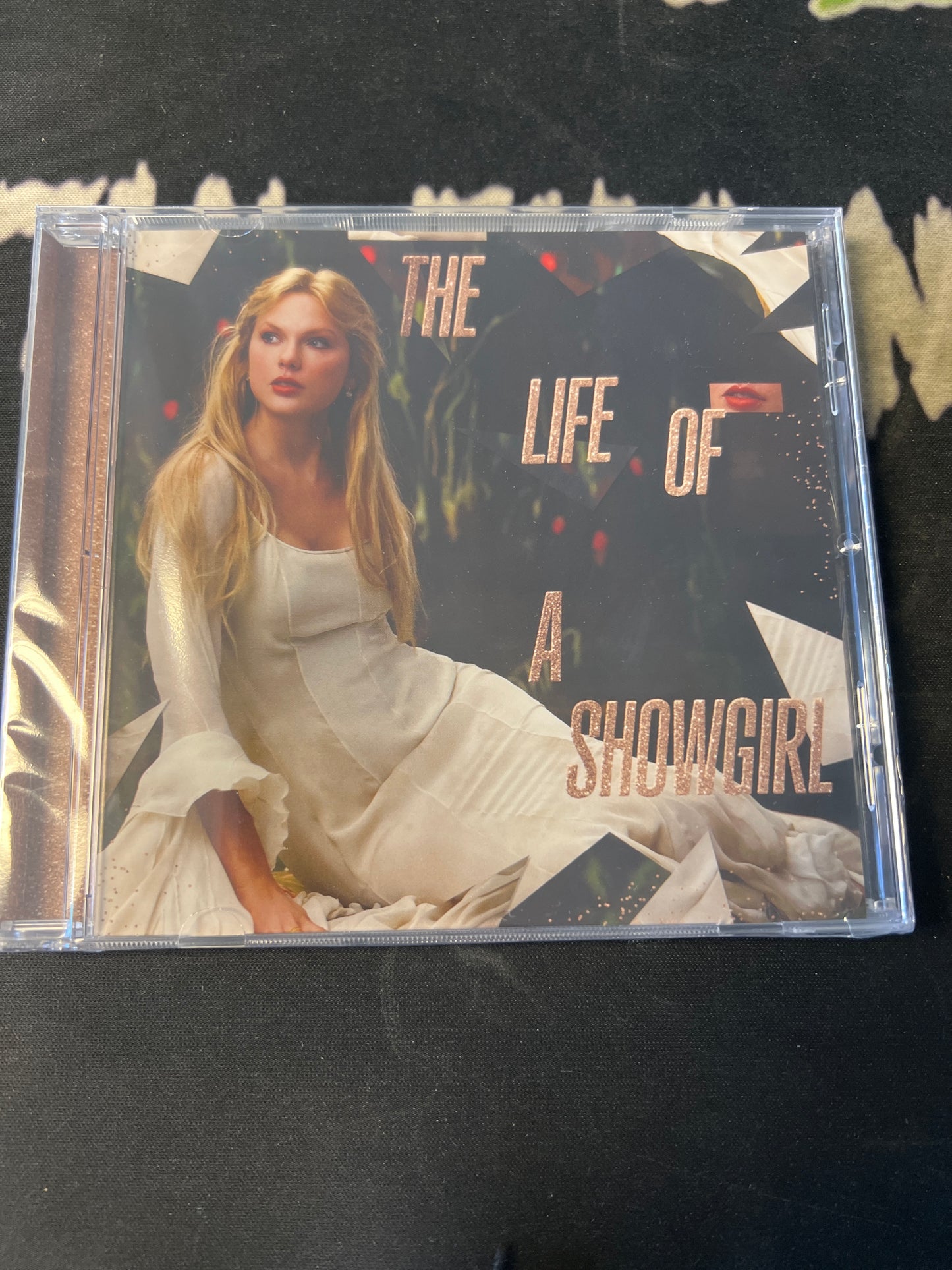 TAYLOR SWIFT - the life of a showgirl