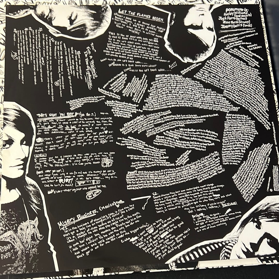 PARAMORE - Riot!