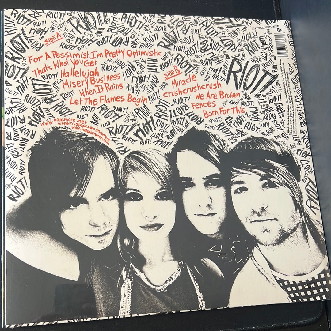 PARAMORE - riot!