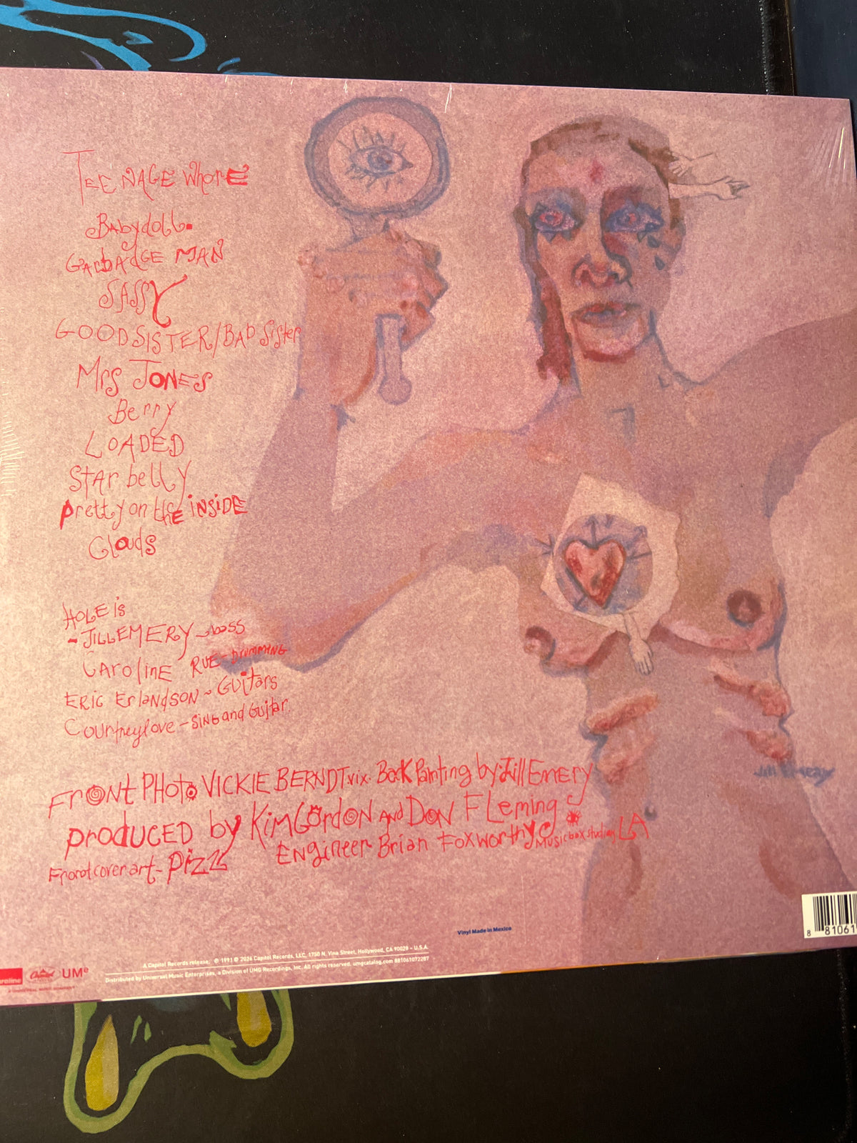 HOLE - pretty on the inside