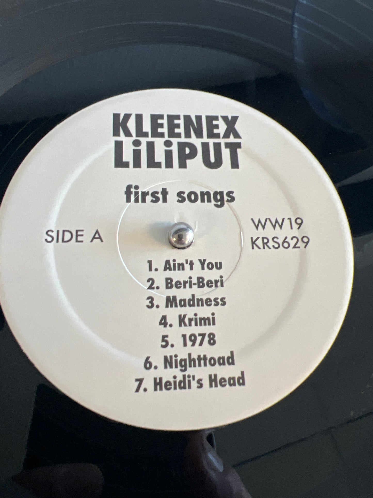 KLEENEX, LILIPUT - first songs