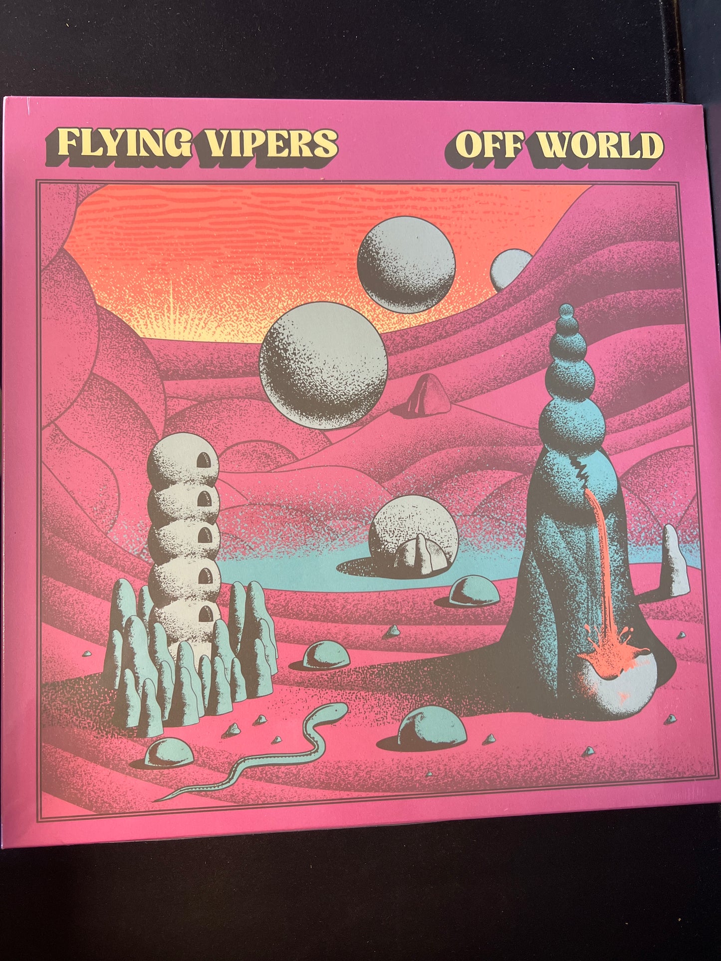 FLYING VIPERS - off world