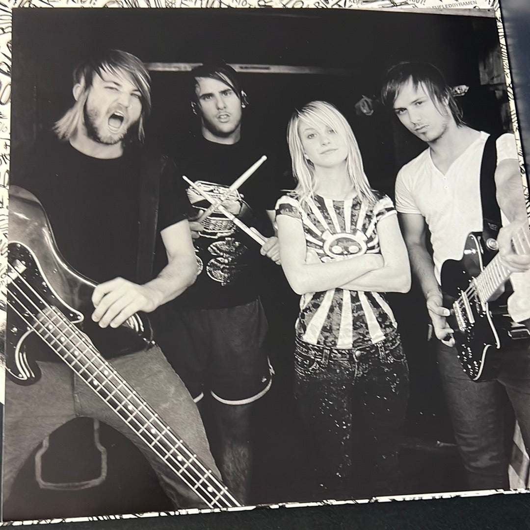 PARAMORE - Riot!