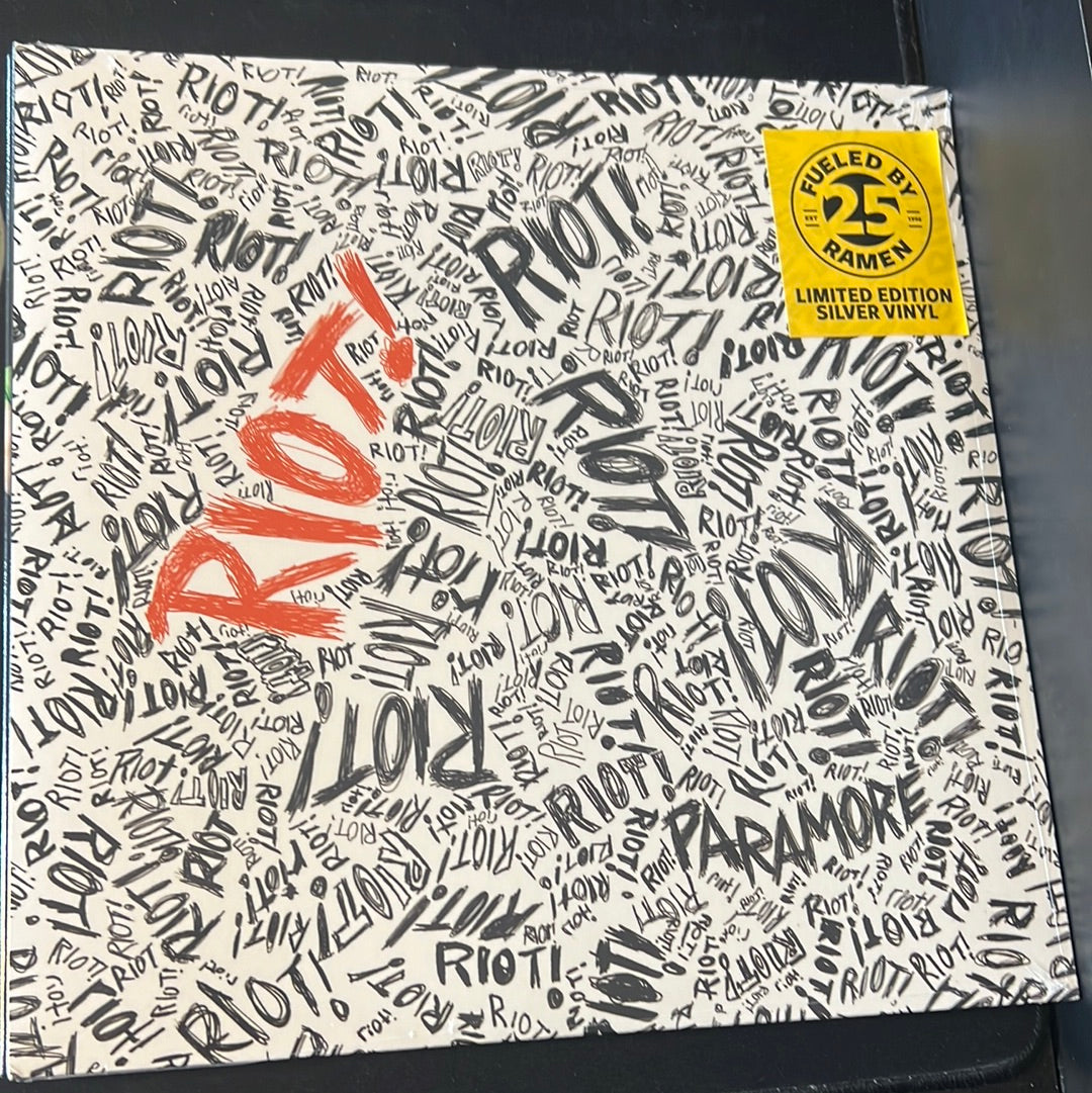 PARAMORE - riot!