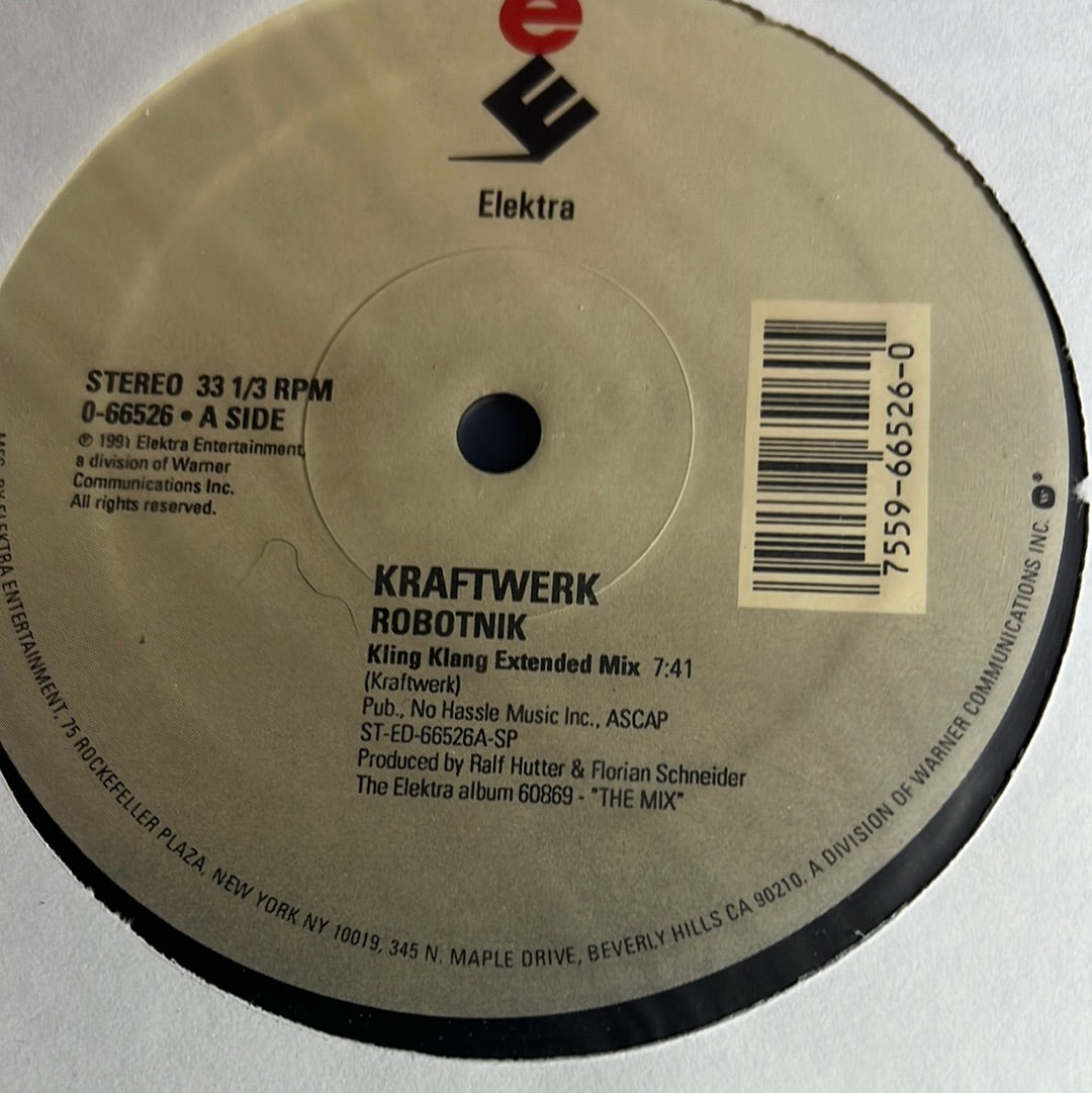 KRAFTWERK “the robots”