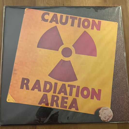 AREA - caution radiation area