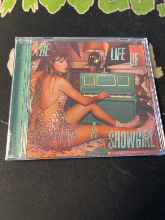 TAYLOR SWIFT - the life of a showgirl