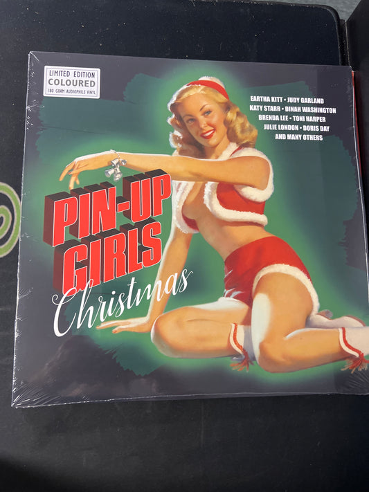 PIN-UP GIRLS HOLIDAY