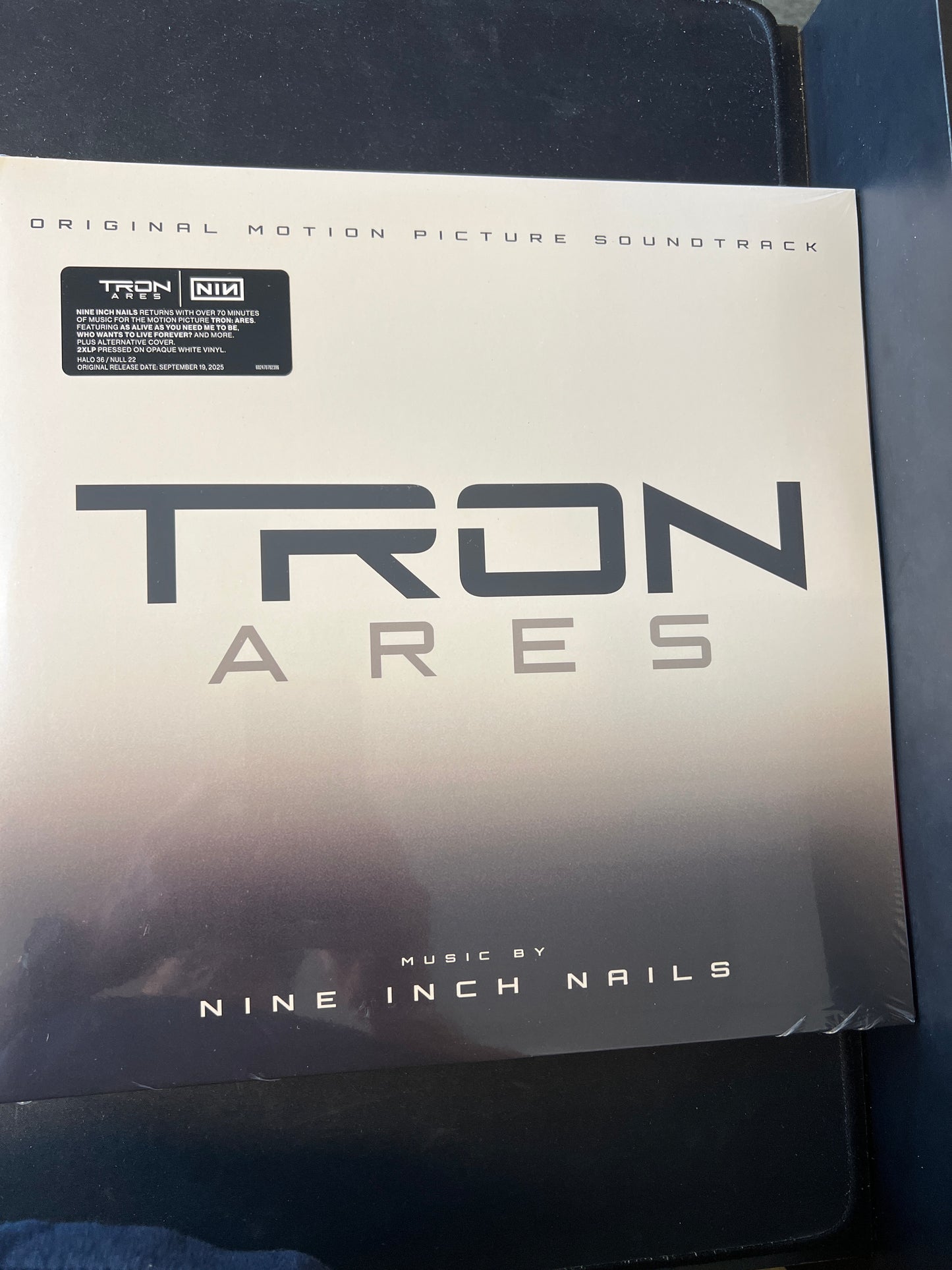 TRON ARES - Nine Inch Nails