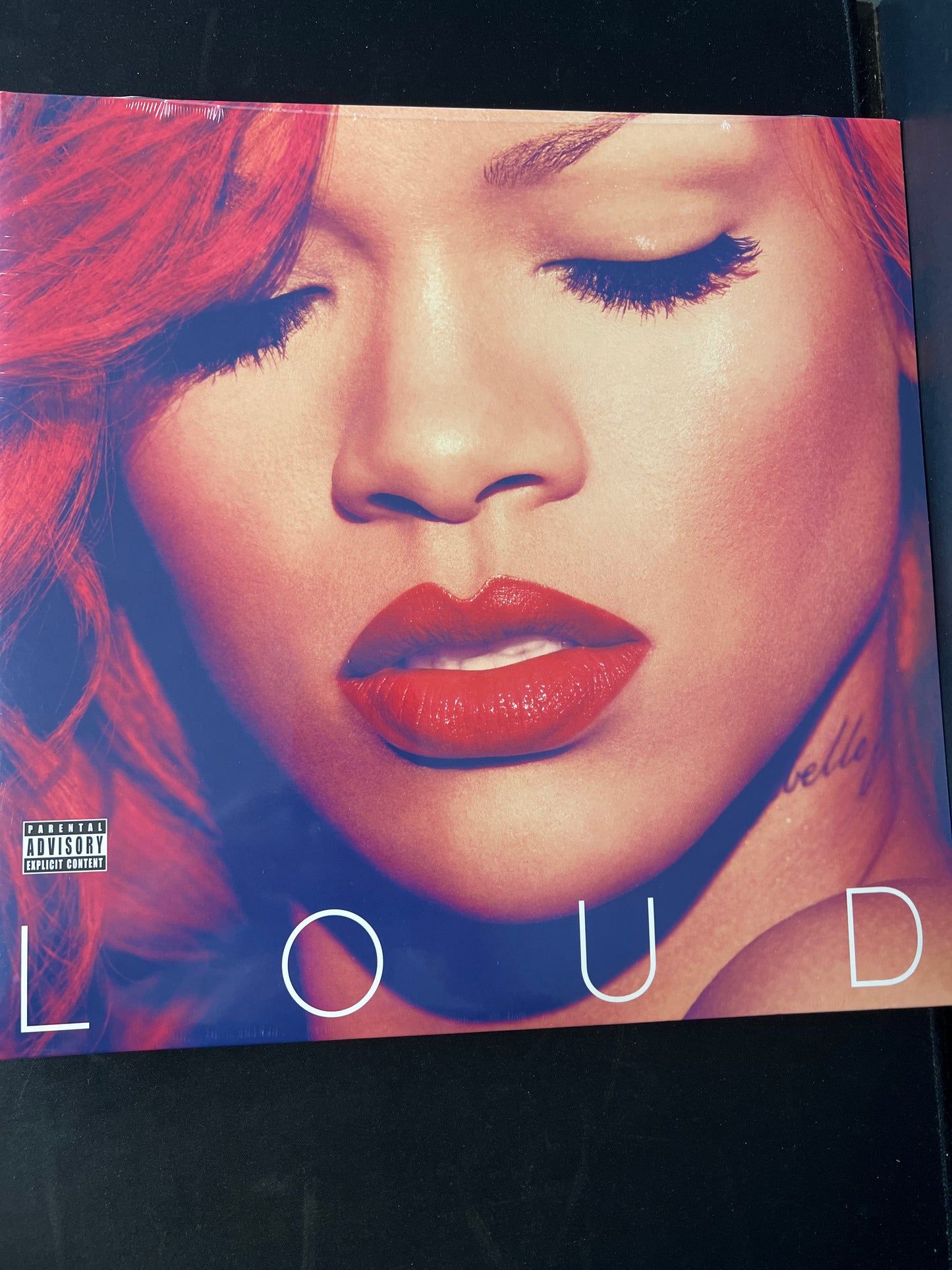 RIHANNA - loud