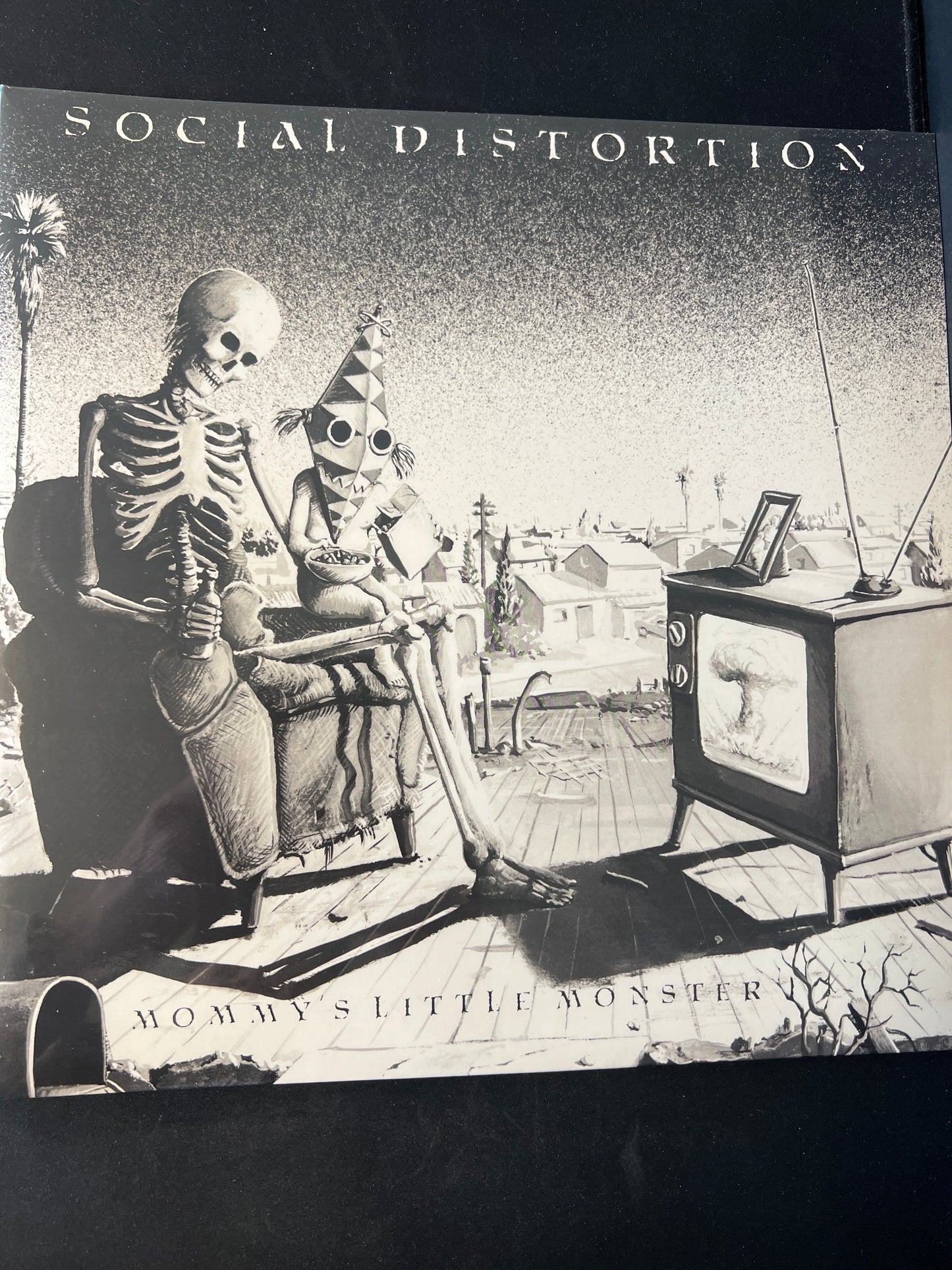 SOCIAL DISTORTION - mommy’s little monster
