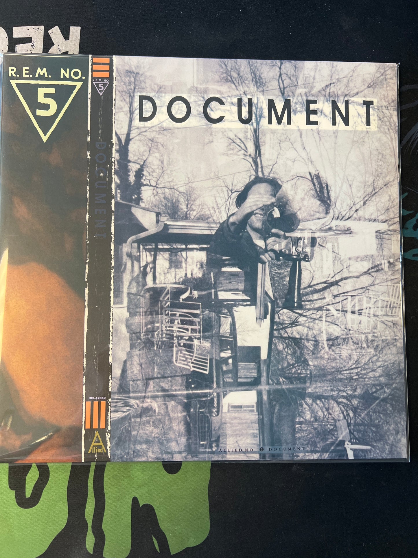 R.E.M. - document