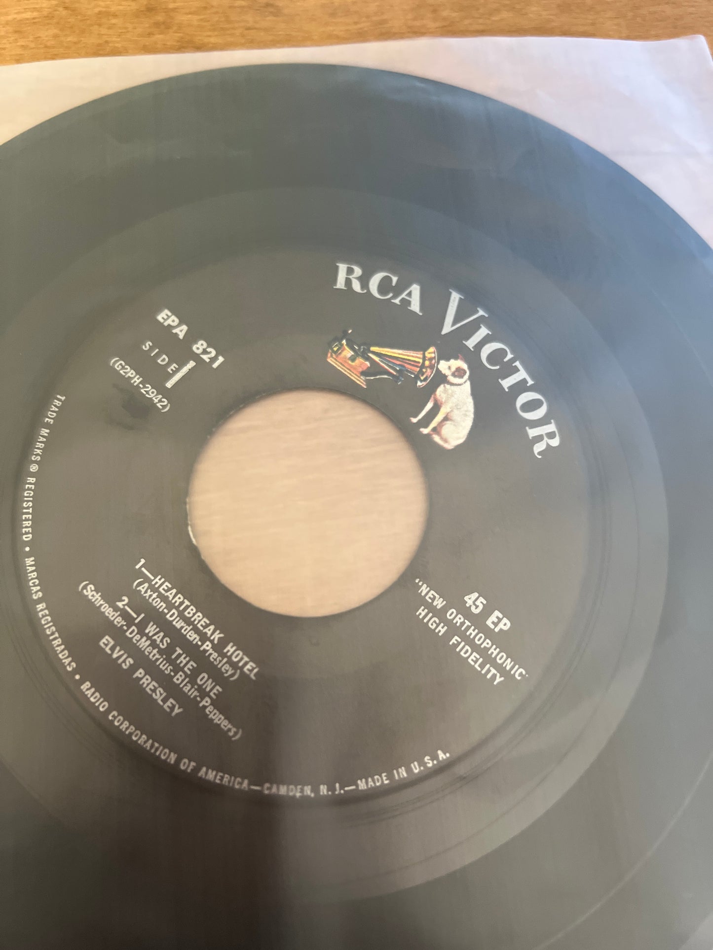 ELVIS PRESLEY - heartbreak hotel