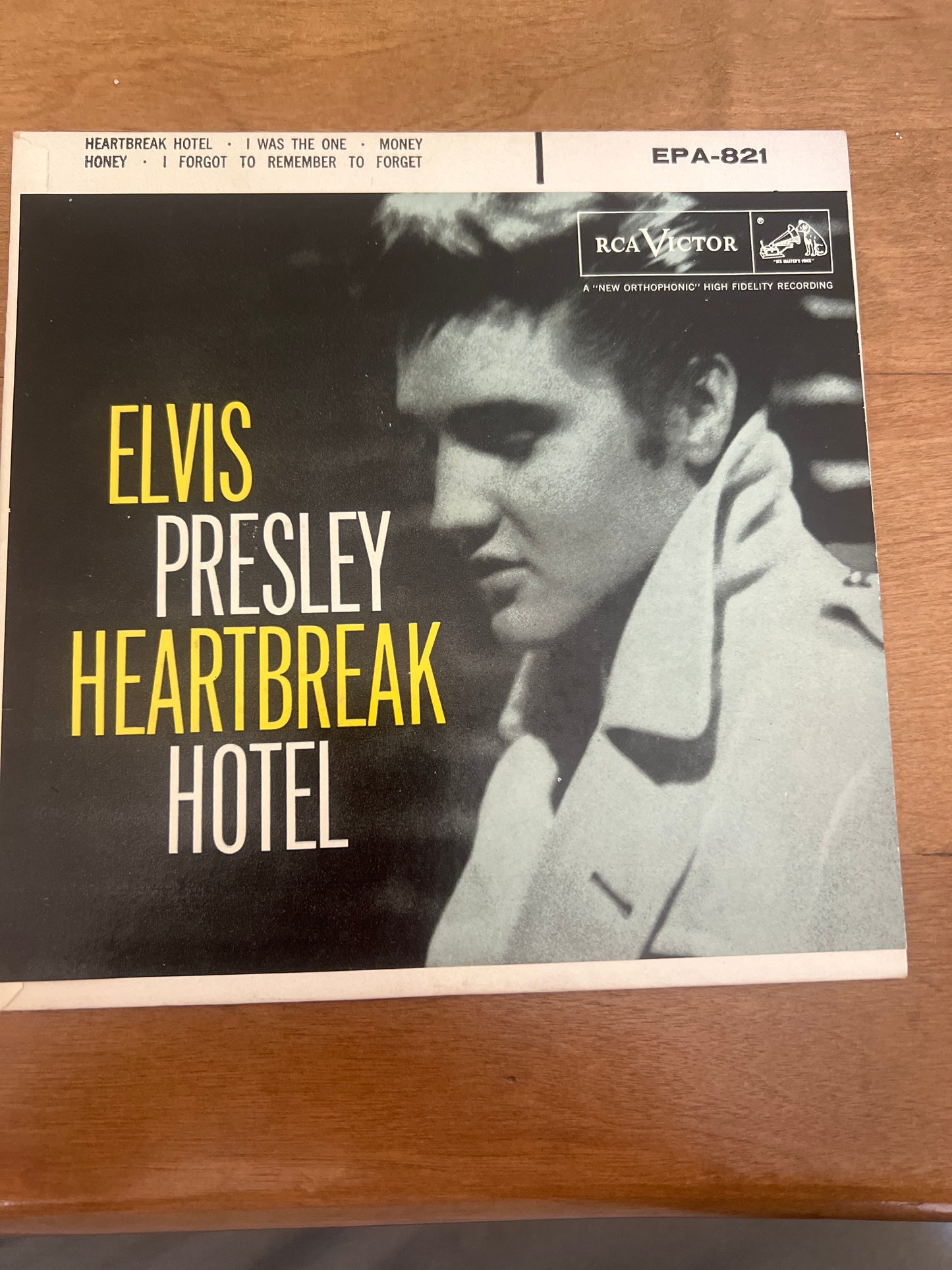 ELVIS PRESLEY - heartbreak hotel