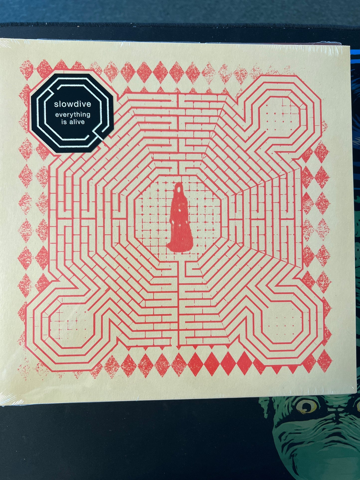 SLOWDIVE - everything is alive