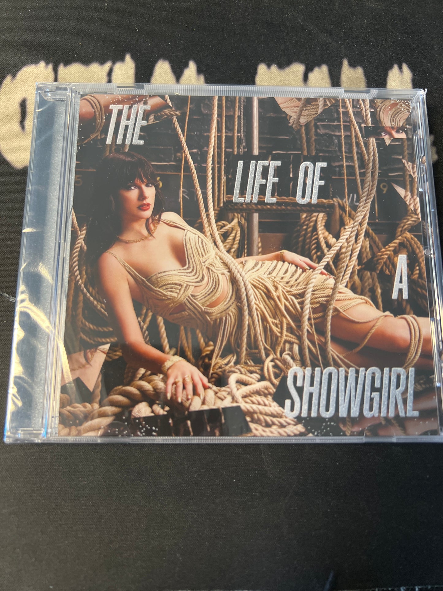 TAYLOR SWIFT - the life of a showgirl