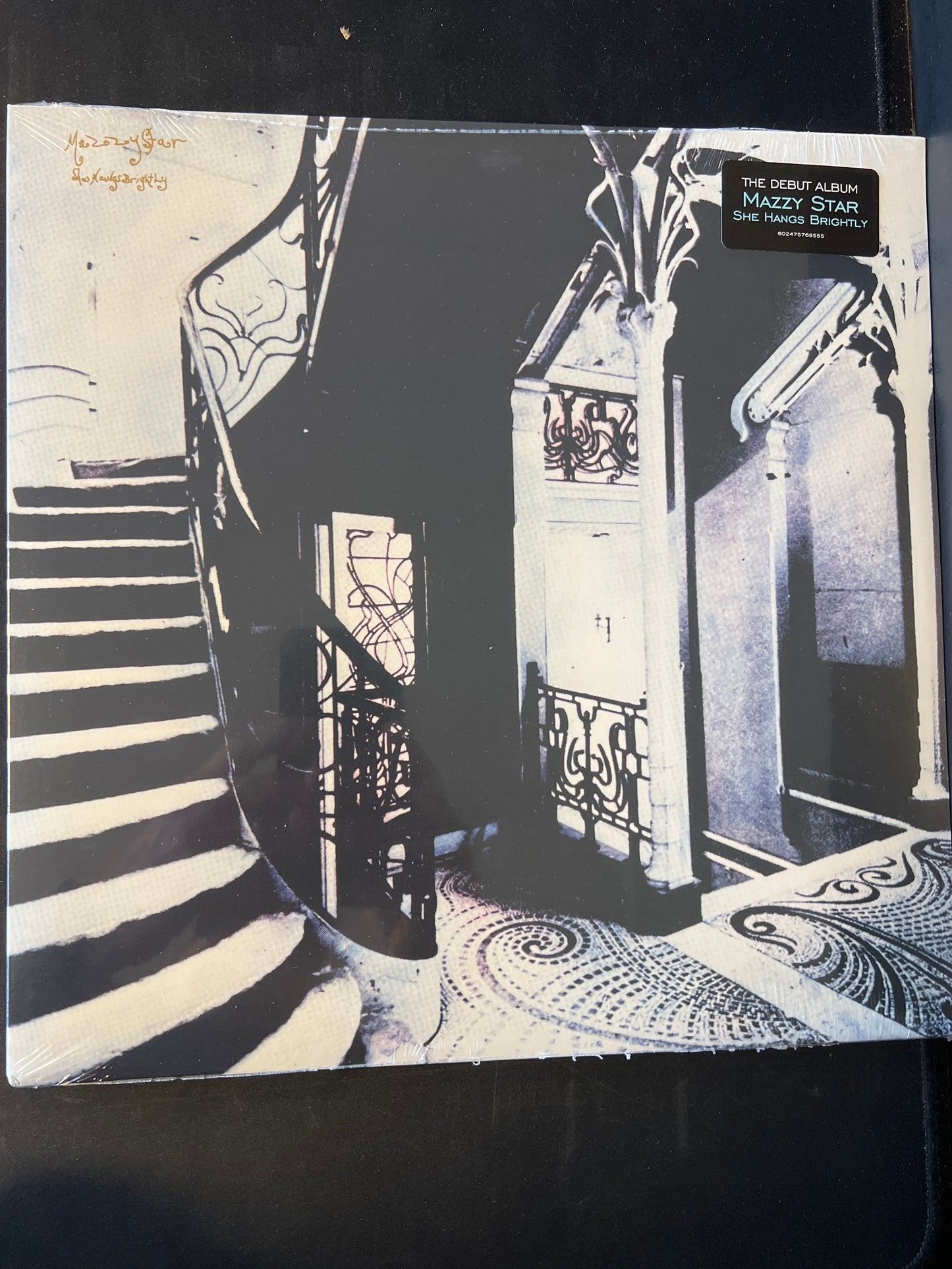 MAZZY STAR - she hangs brightly