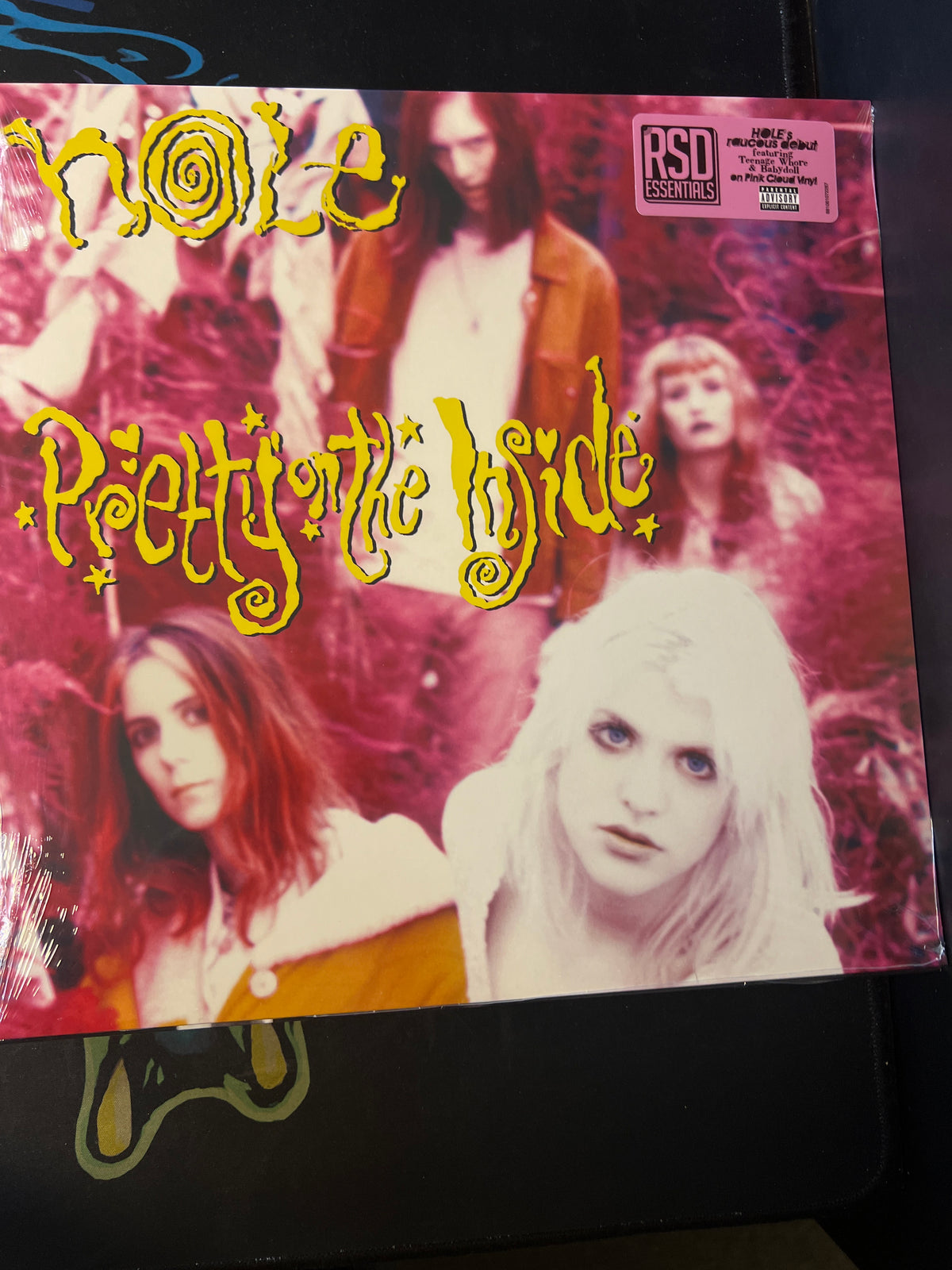 HOLE - pretty on the inside
