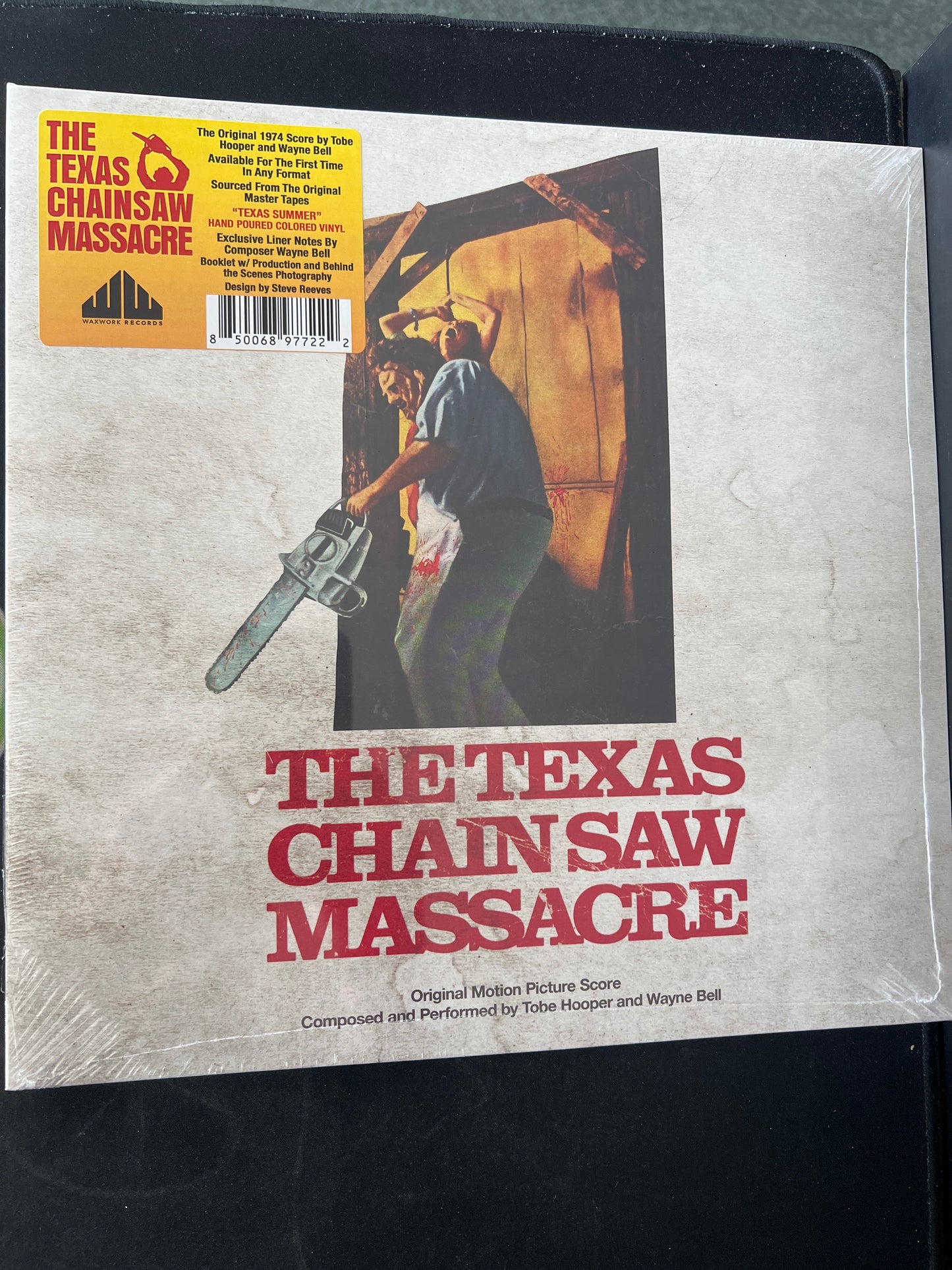 THE TEXAS CHAINSAW MASSACRE - Tobe Hooper and Wayne Bell