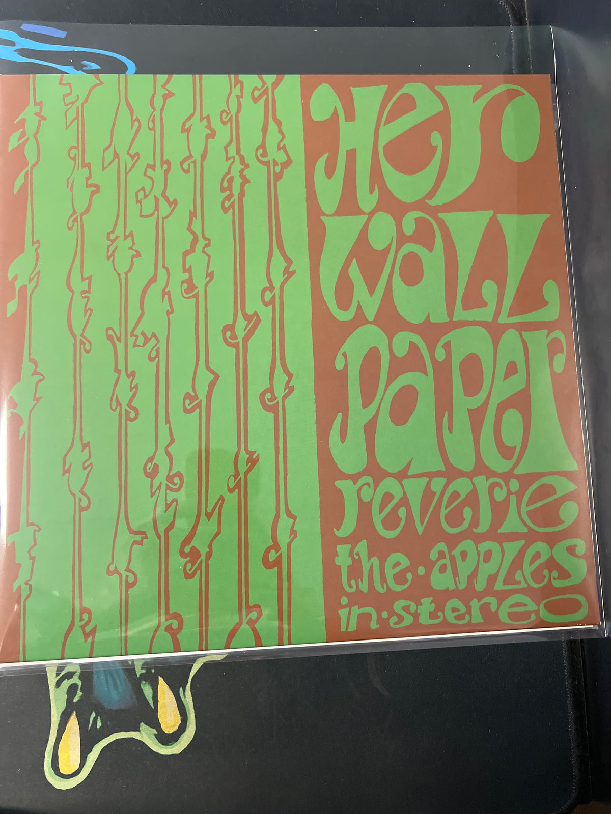 THE APPLES IN STEREO - her wallpaper reverie