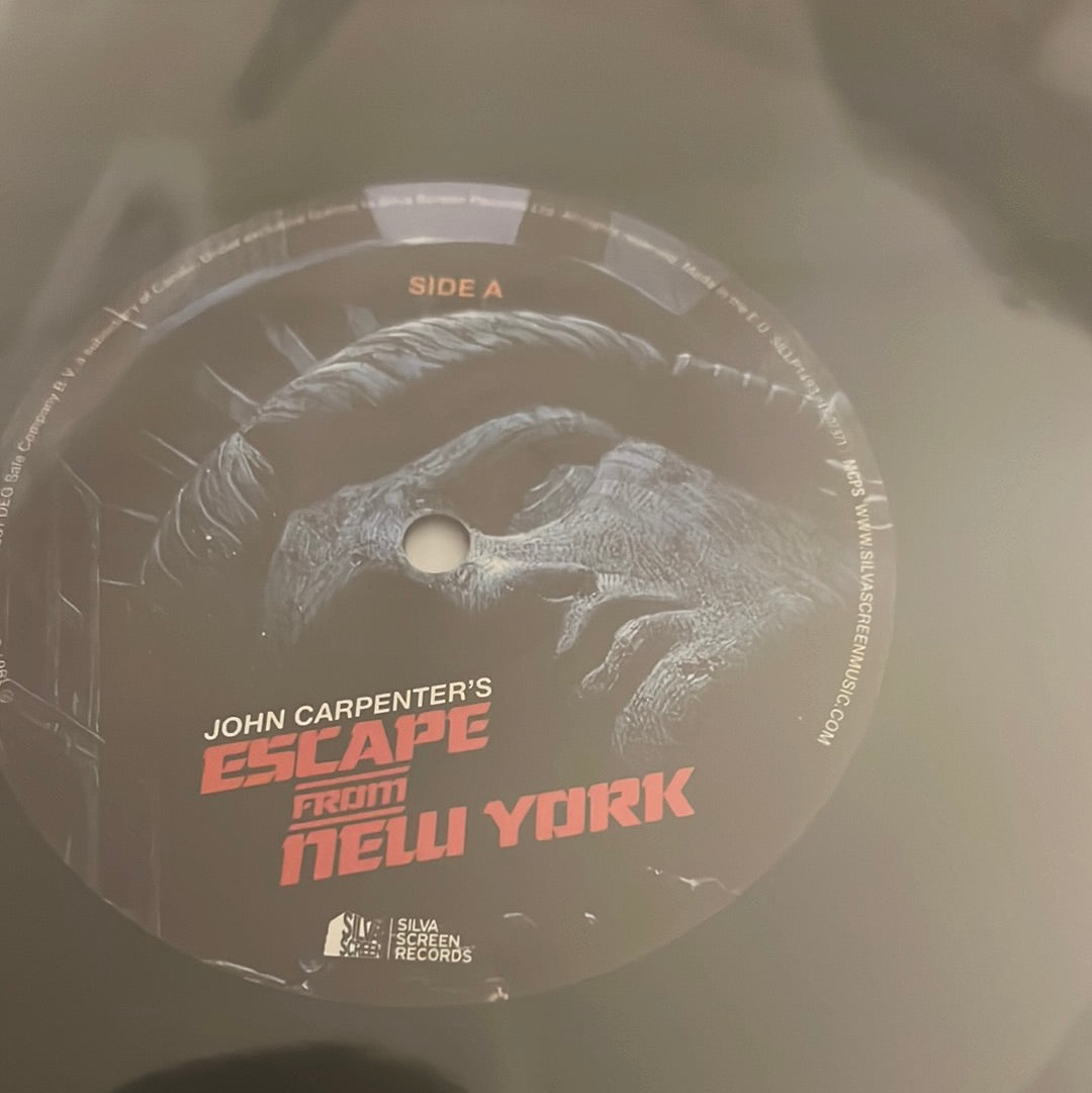 ESCAPE FROM NEW YORK - John Carpenter